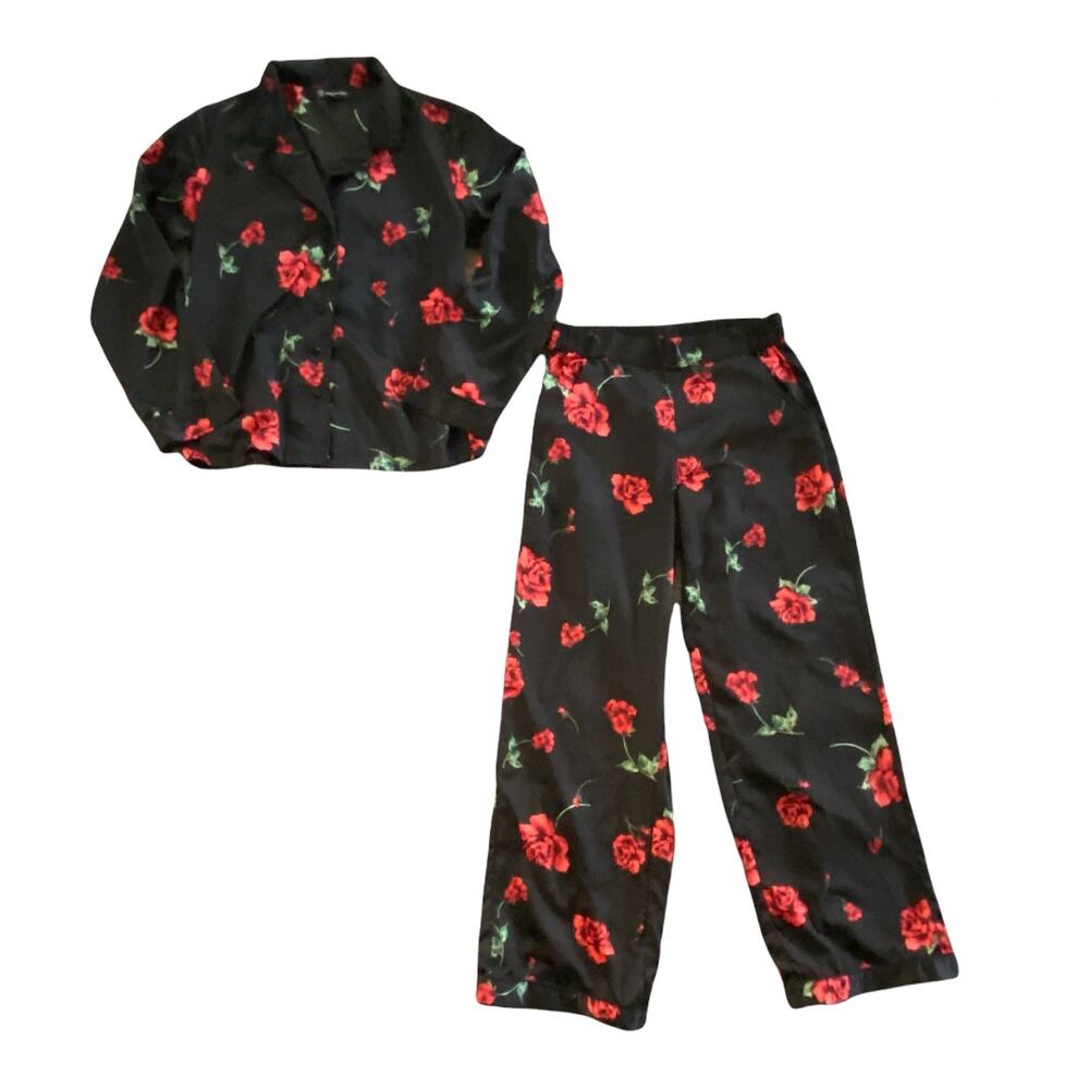 New? MACY’s Inc. International satin rose motif sleep or lounge set SMALL